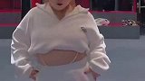 其他辣妹的裤带都系腰上，我塞衣服里