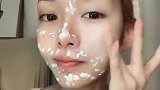 戴眼镜的邋遢妹子化完妆拿外卖，连外卖小哥都看懵了！