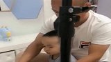 相差四十岁的父子，没想到老妈竟这样吐槽爸爸，太搞笑了！