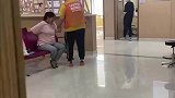 女子每次孕检都叫跑腿小哥陪检，丈夫觉得奇怪悄悄跟踪，发现事情并不简单
