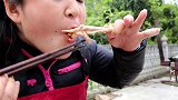 苗大姐4斤口水鸡一大盘，边做边流口水，吃完肉汁可泡米饭