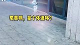 转眼你俩纠缠快一年了，看来叔叔跟你感情破裂是有原因的！