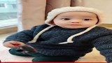 这个小宝宝火了，露出几颗乳牙，好可爱