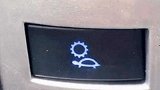 仪表盘上“乌龟晒太阳”标志是什么意思？老司机：看到赶紧减速！