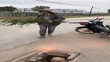 水泥妹玲玲这举动真是满满的正能量，你们认为呢？