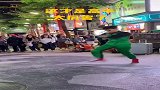 小伙街头表演街舞，真是太厉害了，这才是所谓的高手！