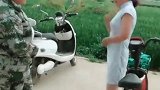 农村两个小姐姐反串角色，演技很到位，真的是太幽默了