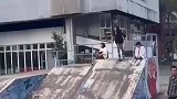 一顿操作猛如虎，最后摔了个狗吃屎