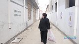 丈夫总是晚上出去，妻子跟踪他，丈夫和婆婆对话听哭门外的妻子