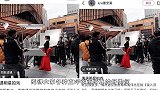 张雨绮拍戏被网友偶遇，上半身洋气，下半身为保暖裹棉袄现反差萌