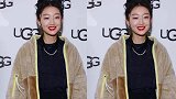 周冬雨笑时隔十年再度与张艺谋合作，称多次获影后是甜蜜的负担
