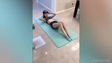小姐姐仰卧起坐虽不标准 但一双美腿玉足实在惊艳