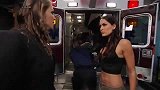 WWE-14年-RAW第1094期：蛋妞被凯恩完爆 伤势严重急送医院-花絮