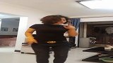 如果不看我的脸，你们会看出我的年龄吗