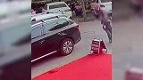 女子为养男友抢金店5万首饰：扮孕妇抢了就跑