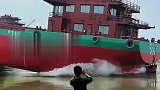 轮船第一次下水，太震撼了