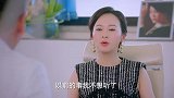 小伙虽然听到老板的话有些尴尬，但是听到会被录用还是挺高兴的