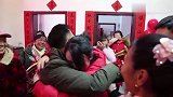 女儿结婚了，爸爸再也控制不了自己的情绪，仰天痛哭！