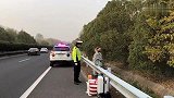 【江苏】情侣吵架 闺蜜劝架被扇耳光 还被扔到高速上