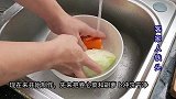 餐桌上的蔬菜“月饼”：一道清爽好吃的家常菜，咬上一口回味无穷