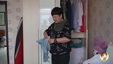 全家人去旅游唯独小伙不知道，不料小伙只带碗筷，结局太搞笑了