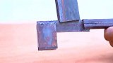 小伙用扁铁制作这个工具，太实用了，发明者真是天才