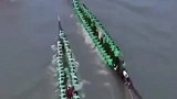 龙舟比赛进行一半，全村人开船驱赶