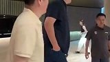 蔚来创始人李斌与姚明抵达球馆观看CBA总决赛
