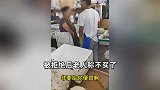 上海一商贩把鱼杀掉后，大妈要去鱼鳍称重被拒后不买了，遭摊贩怒骂