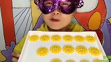 小姐姐吃创意“太阳花笑脸巧克力”，正能量金灿灿，甜蜜声清脆