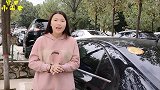 京堵成“停车场”，北汽车主拉横幅炫耀，燃油车主很恼火