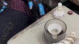 一直以为羽毛球就是个普通的球，现在才知道这么有科技含量