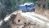 货车颤颤巍巍走在山路上，没有十年的技术，根本驾驭不了