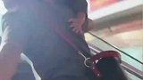军爸休假回家，获得一个“大型挂件”