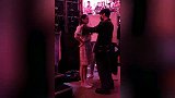迪丽热巴亮相五四晚会，双马尾造型元气又可爱，少女感十足