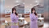 李小璐在家展现才艺，玩变装唱京剧，眼神娇媚手部一招一式很到位