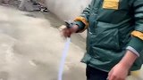 买了一个洗车的水枪，拿回来一用是这个样子，牙都快笑掉了！