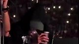 就这样备战世界杯？德保罗被拍到疑似在抽电子烟