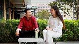 骗子摆摊算命，没想来了两个奇葩美女，差点把骗子给气哭