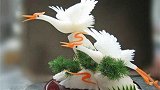 厨师雕刻16年，把蔬菜水果“玩坏”，网友：被厨师耽误的雕刻师