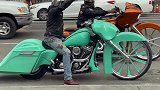 老外豪华摩托车队街头高调炫富，连警察都羡慕了