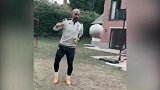 闲不住了！前红军门神宅家下苦工 颠球扑救有板有眼