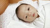 刚出生1周大的小宝宝，长得太白净太漂亮了！喜欢！