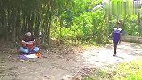 拔河比赛被路人打断,要被群殴了！