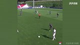 里昂青年队小妖停球穿裆一气呵成 这操作骚气十足