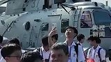 #山东舰编队访港首个开放日 “刚上甲板的时候，忍不住就哭出来了，感觉我们真正地站起来，强起来了！”