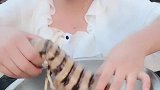 生呛皮皮虾，肠子都吸出来