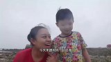 小姐姐带儿子赶海收获大响螺，要把壳送粉丝！还捡到手掌大的铁蛤