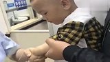 带孙子去医院打针，结果孙子不按套路出牌，原谅我笑翻了