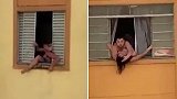 巴西：一名孕妇为躲避家暴试图跳楼，被丈夫强行拖回屋内